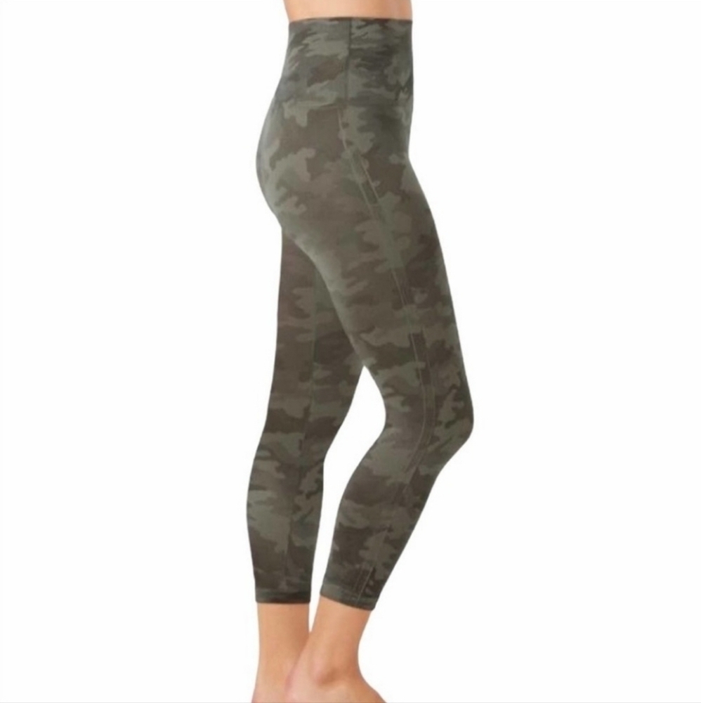 NWT Spanx Look At Me Now Seamless Camo Cropped Leggings Women Small